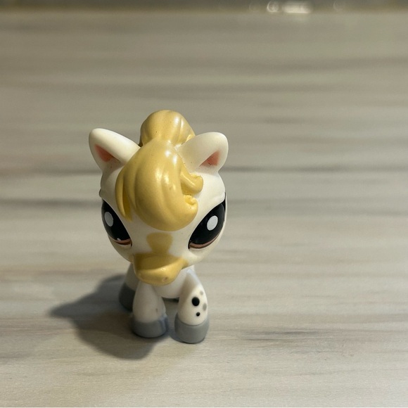 ⭐️ Littlest Pet Shop Authentic # 1709 White Blonde Horse Polka Dots Brown Eyes - Picture 1 of 5